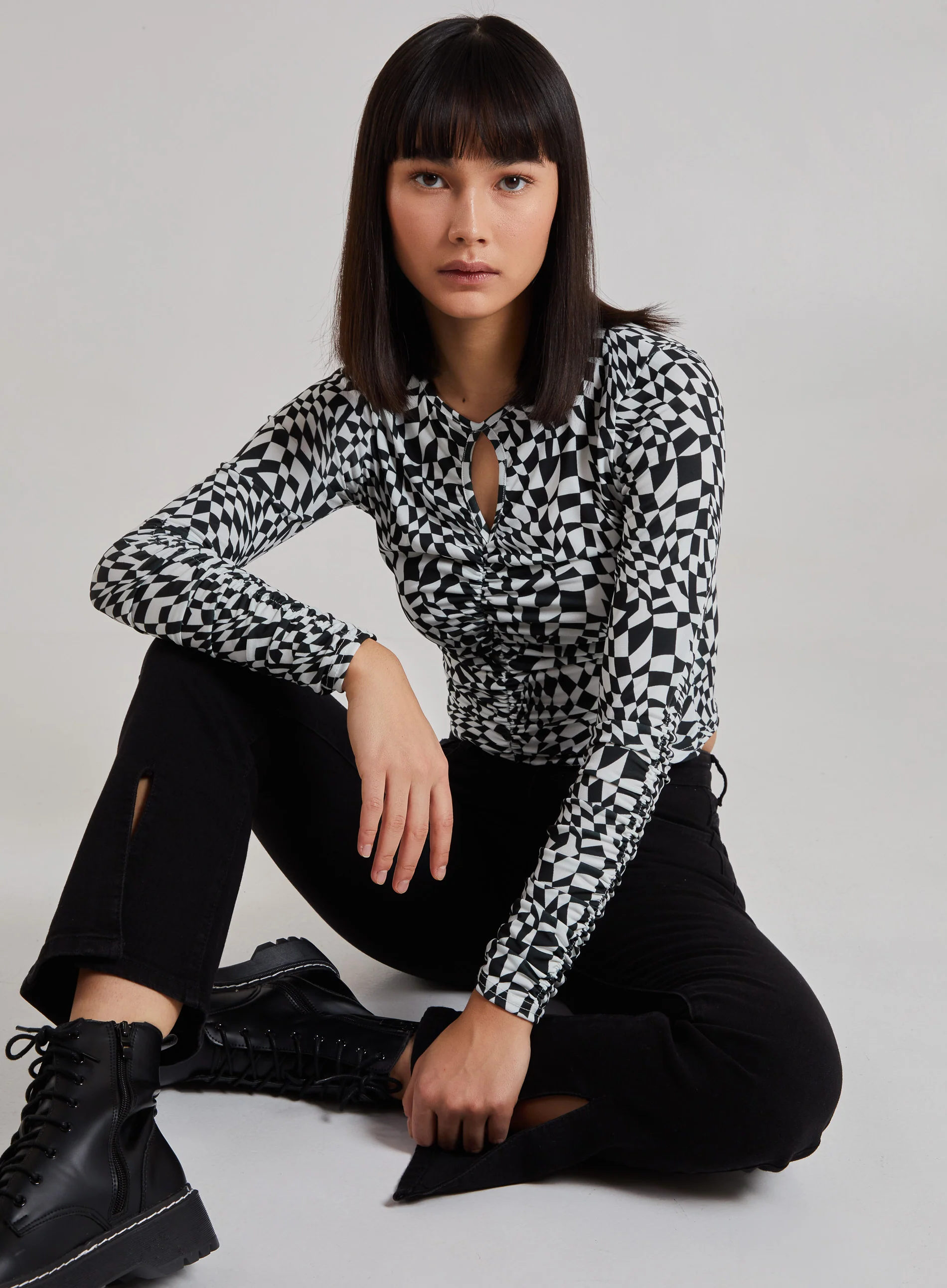 Printed Long Sleeve Keyhole Top - Image 4