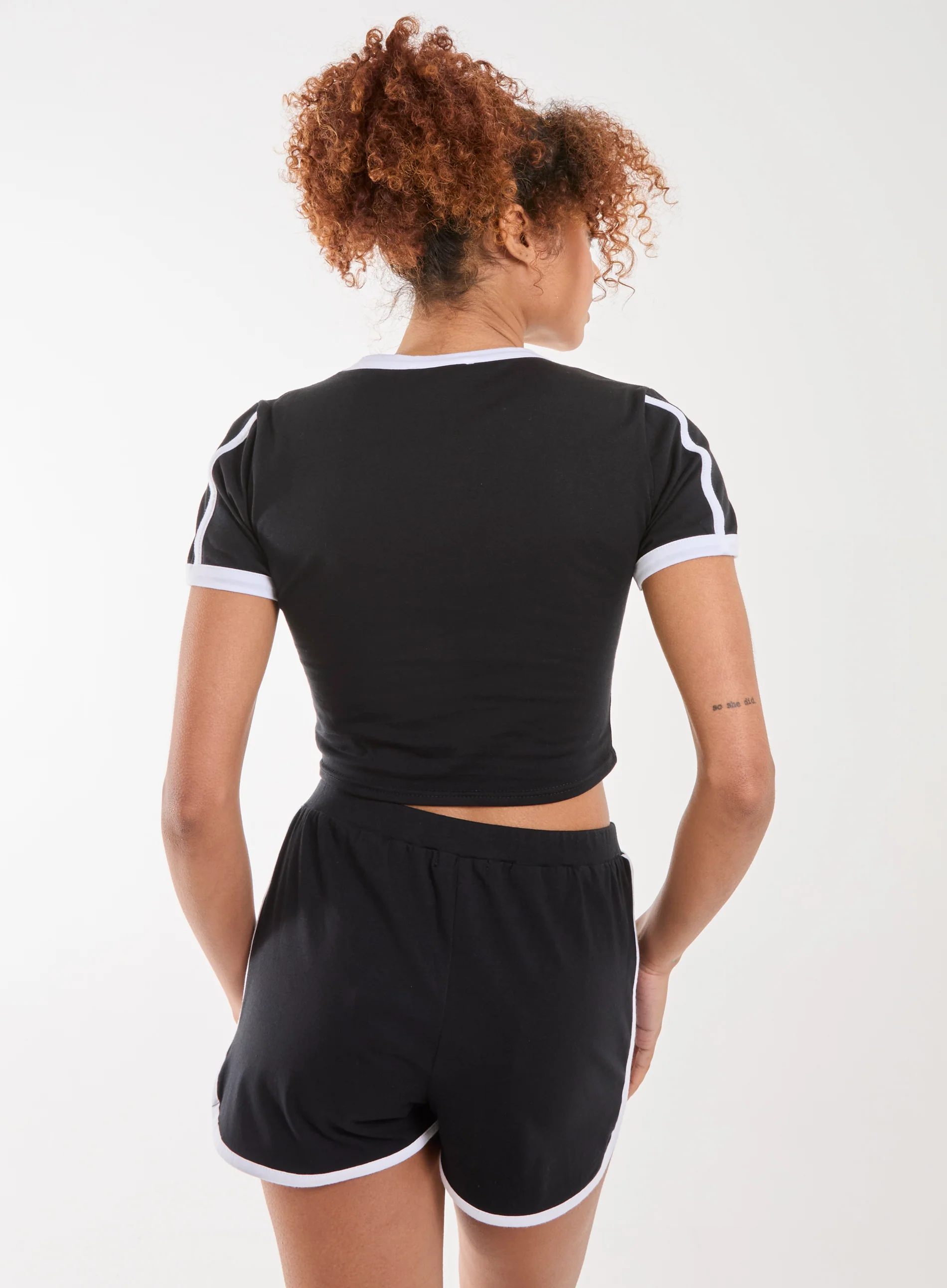 Contrast Piping Cropped T-Shirt - Image 4
