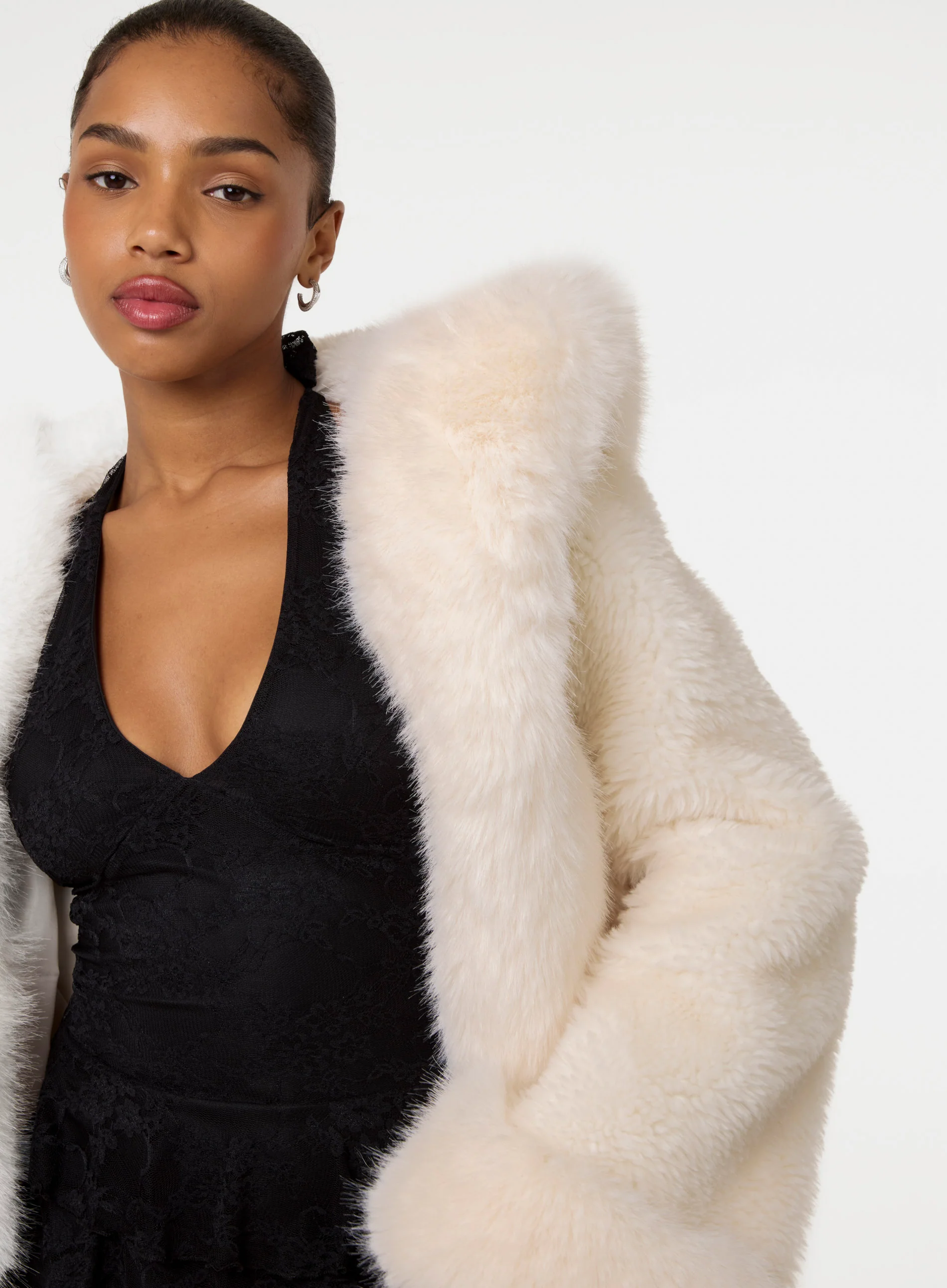 Hooded Cropped Fur Jacket - Image 4