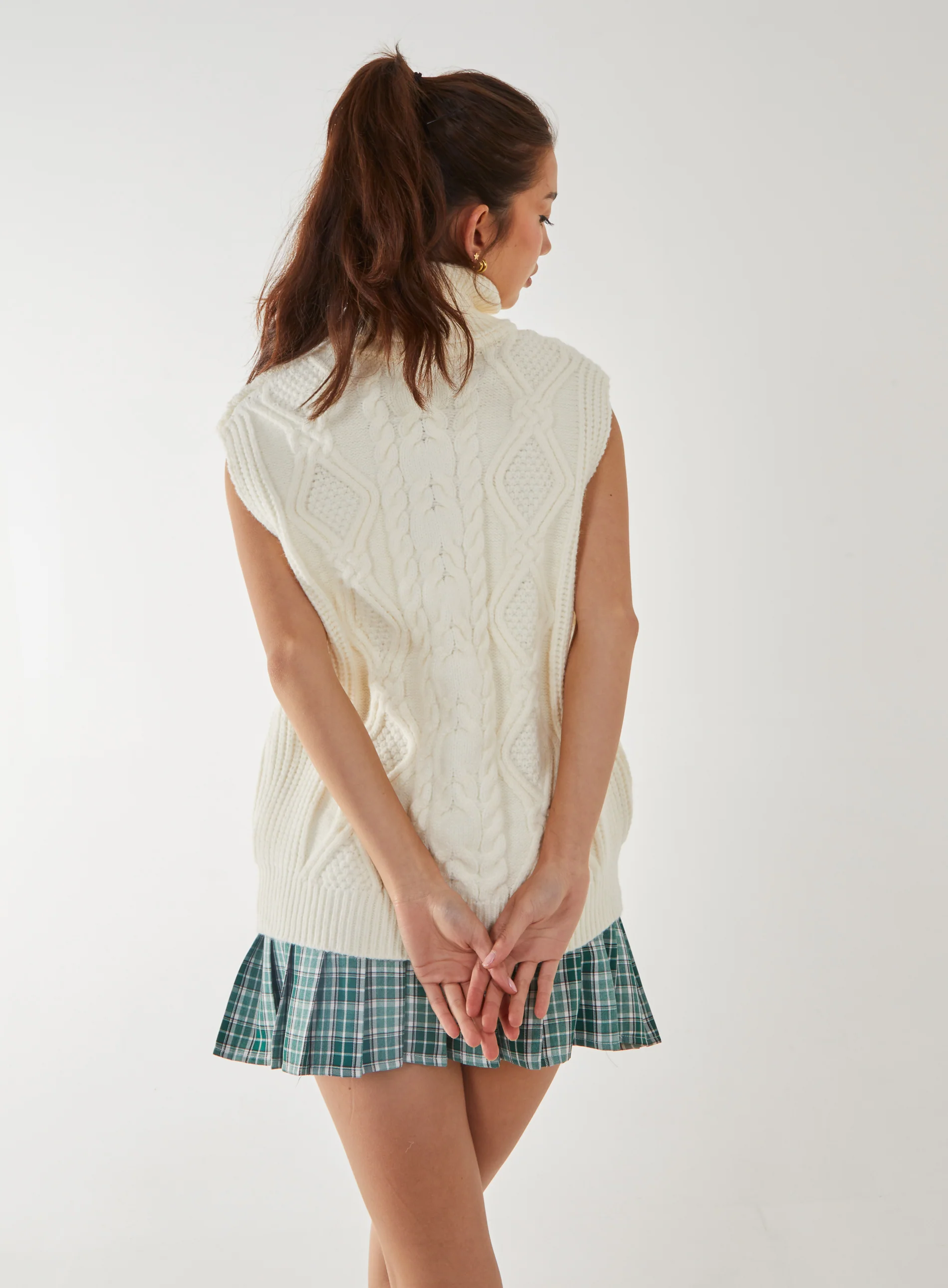 Sleeveless Knit Turtleneck - Image 4