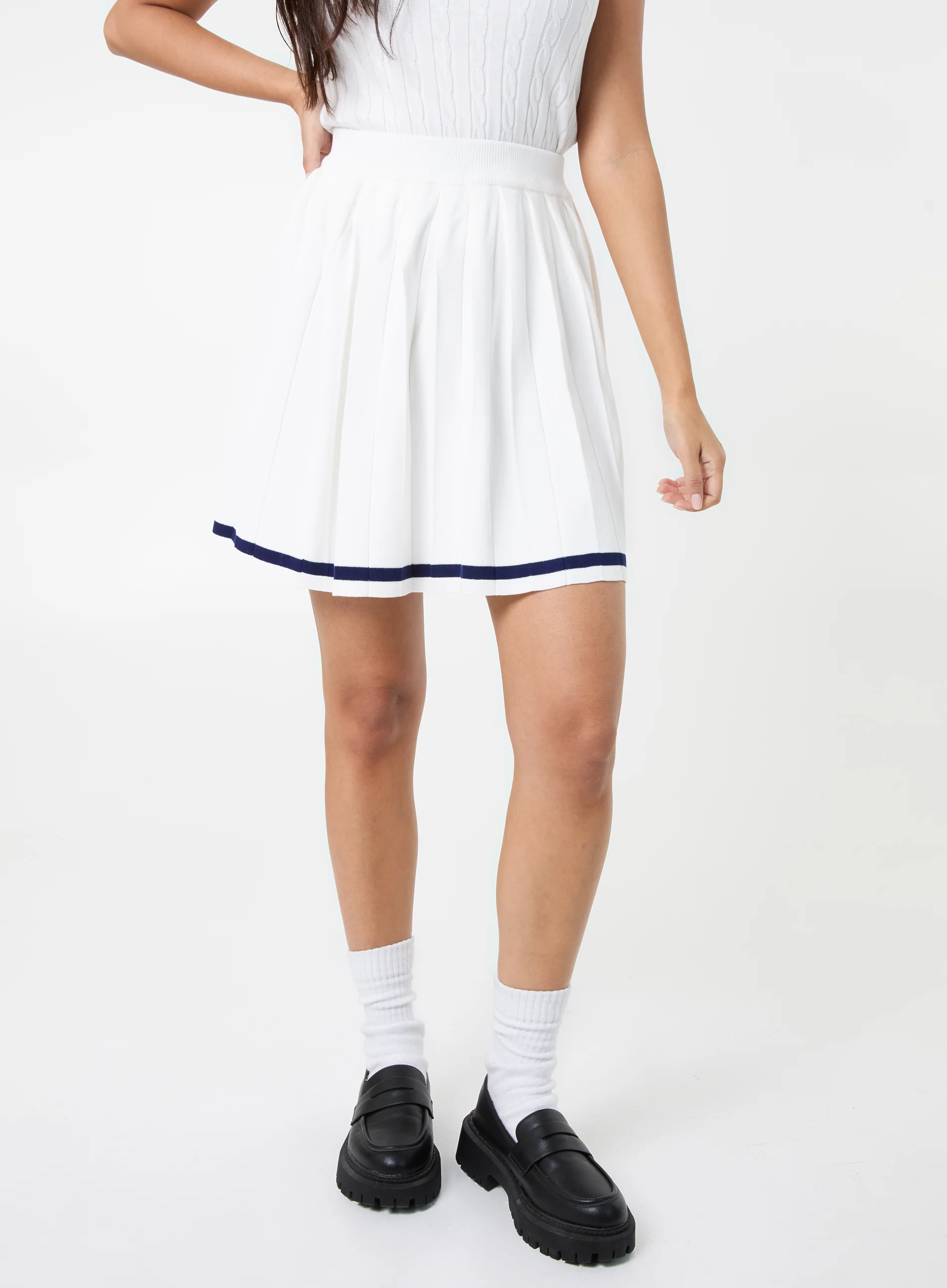 Pleated Mini Skirt With Contrast Binding - Image 3