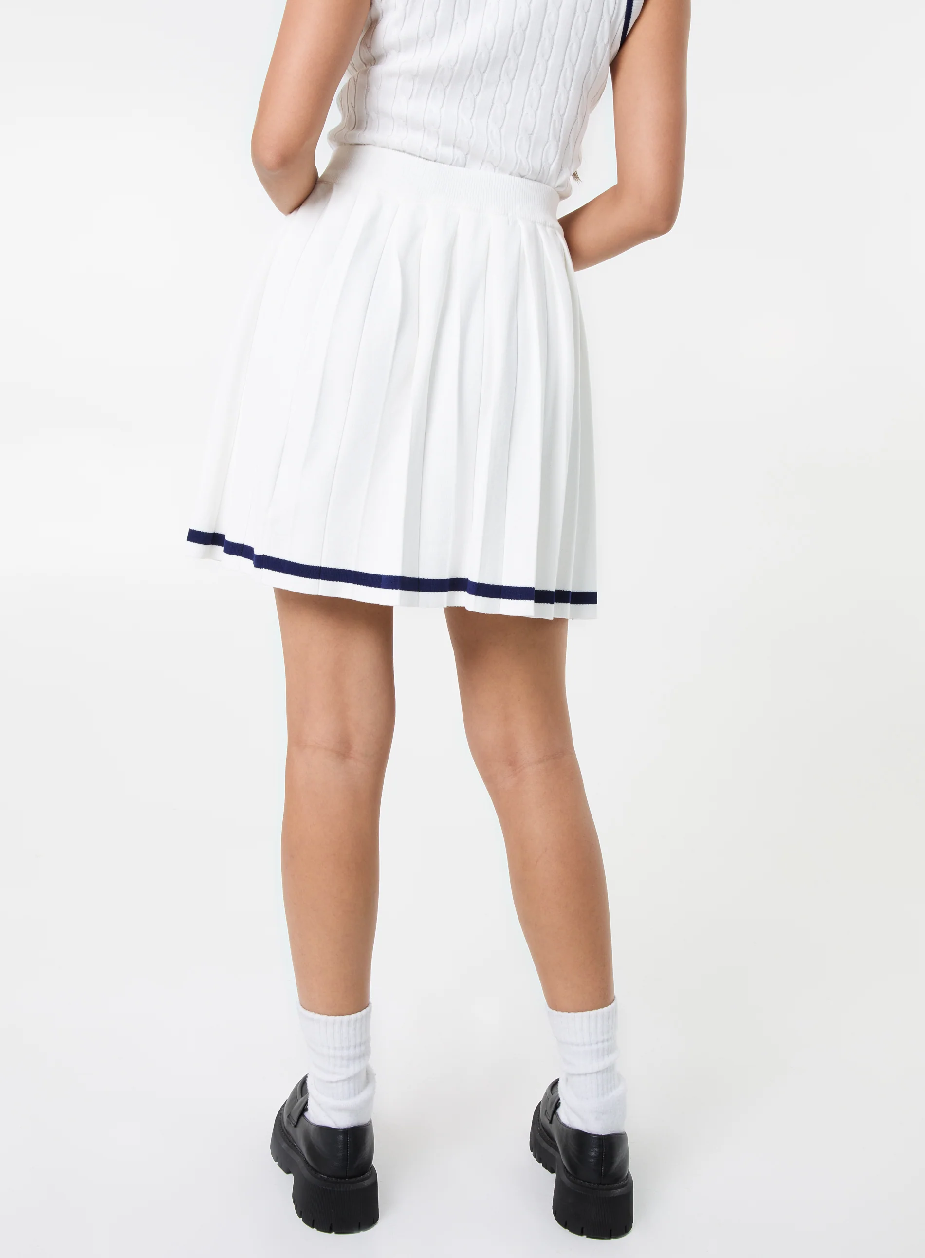 Pleated Mini Skirt With Contrast Binding - Image 4