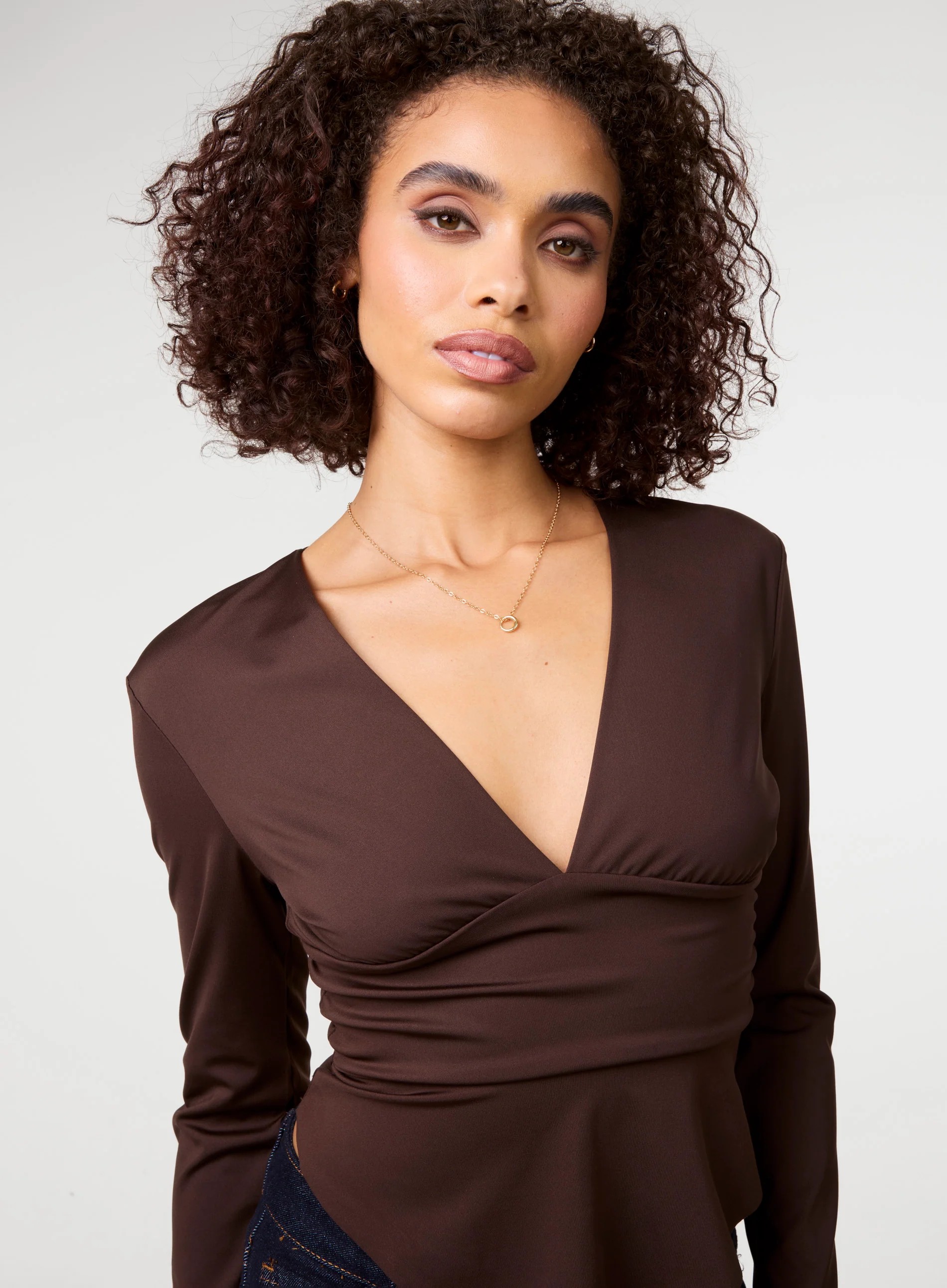 Stretch V Neck Hanky Hem Top - Image 3