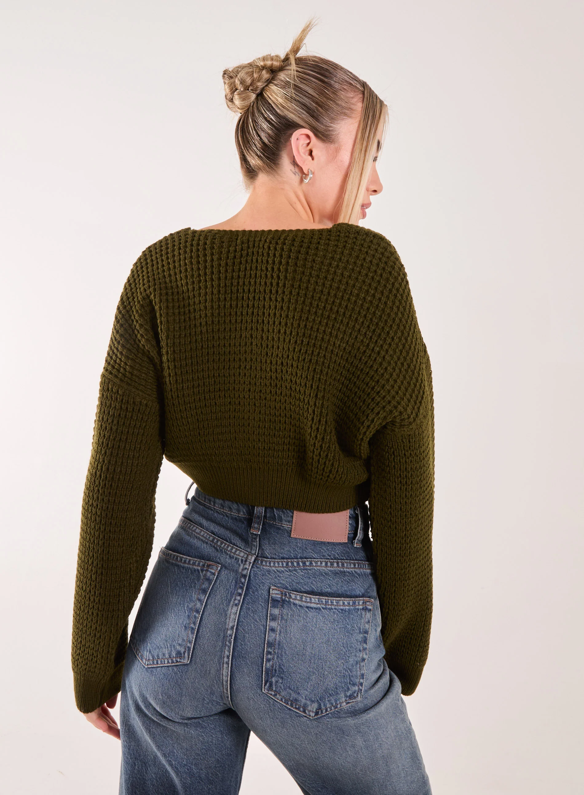 V Neck Cropped Knitted Cardigan - Image 4