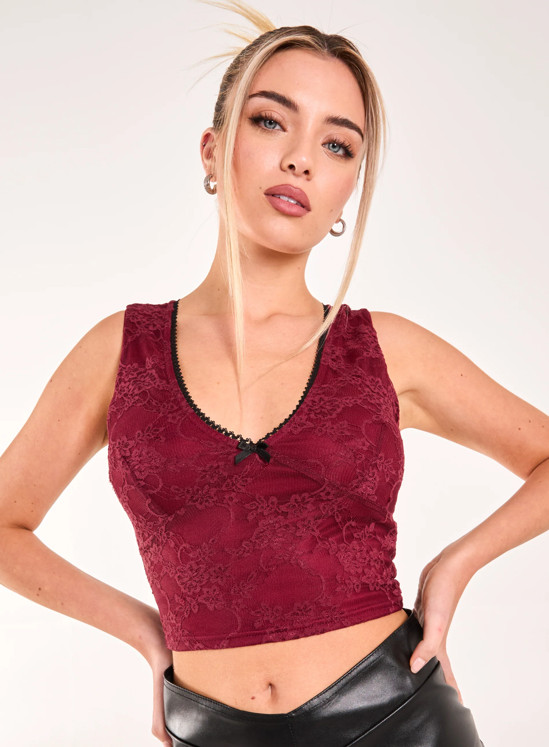 V Neck Lace Crop Top - Image 3